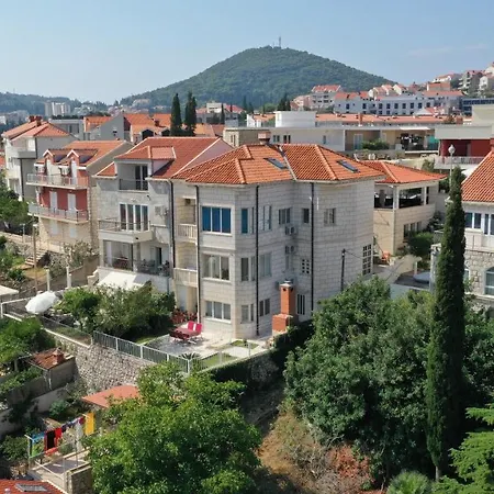 Sirena Πανσιόν