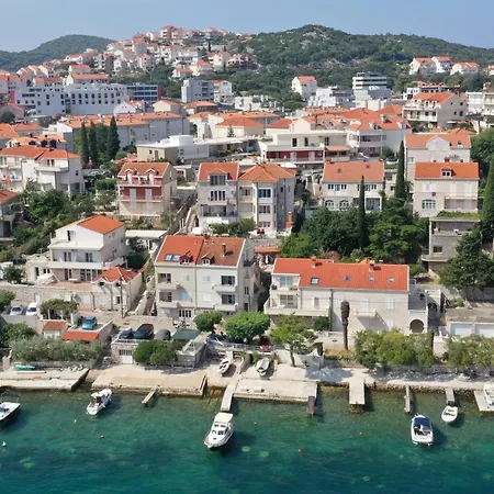 Πανσιόν Sirena