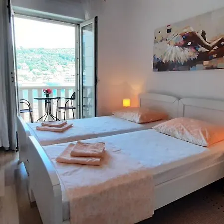 Πανσιόν Sirena 3*